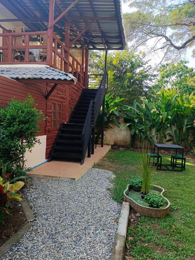 Hotel Britannia Court Chiang Mai Exterior foto